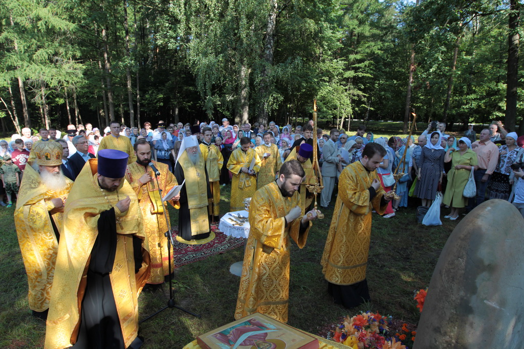 Престольный праздник в храме первоверховных апостолов Петра и Павла и основание Покровского храма в г. Лыткарино