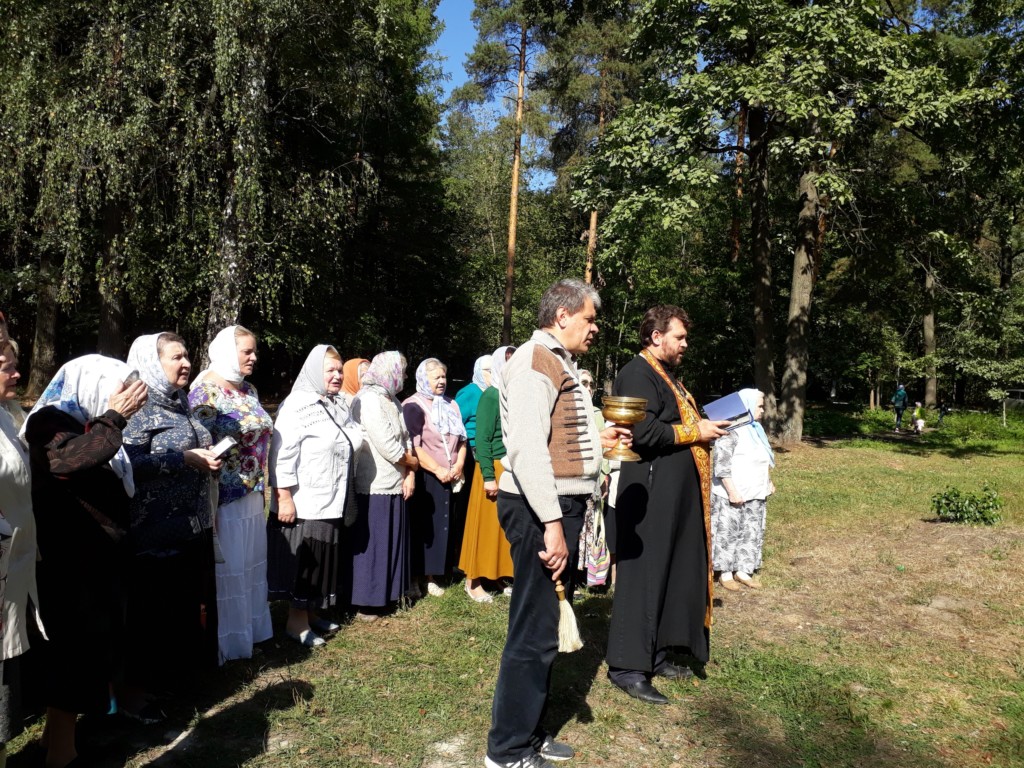 Молебен Покрову Пресвятой Богородицы С последующим чтением Акафиста.